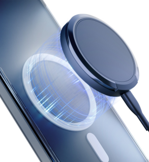 Telefon w etui 3mk z MagSafe przyciągający ładowarkę indukcyjną